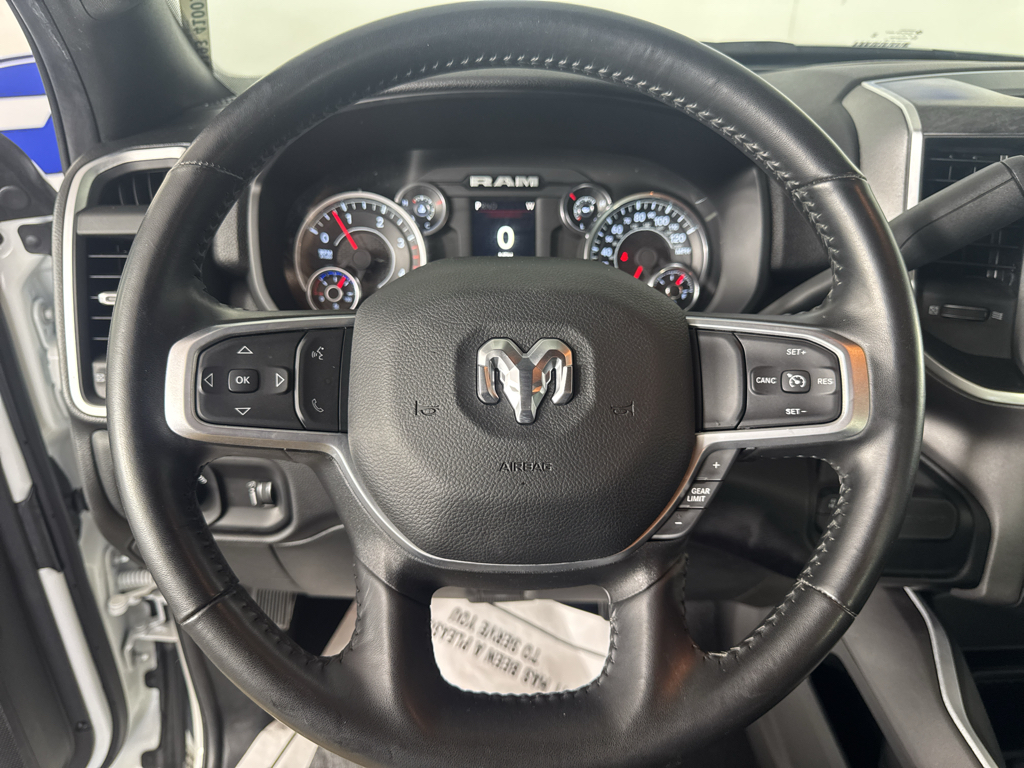 Vehicle photo 19