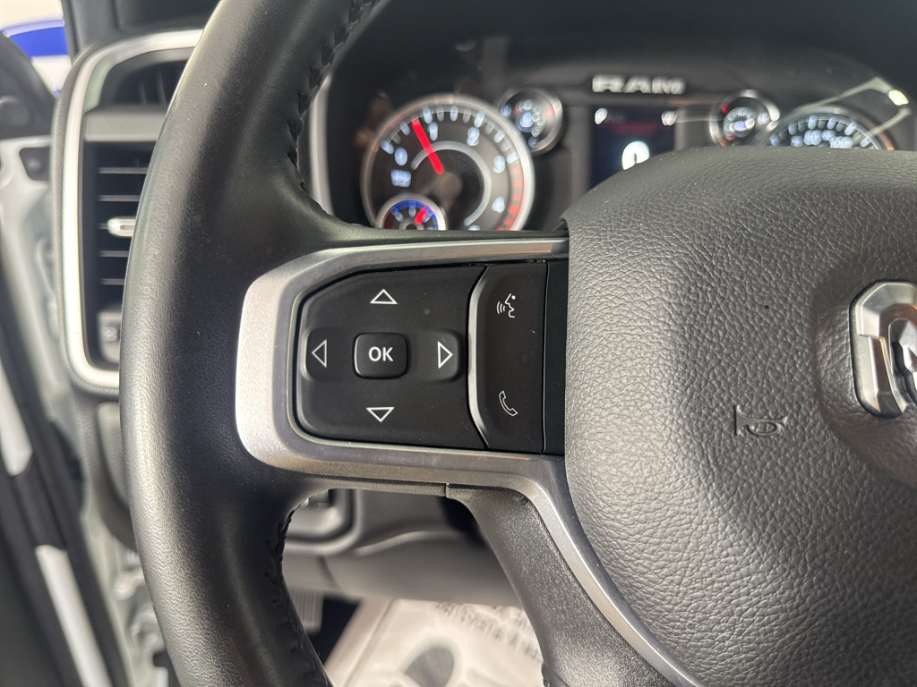 Vehicle photo 17