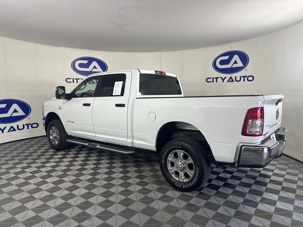 Vehicle photo 5