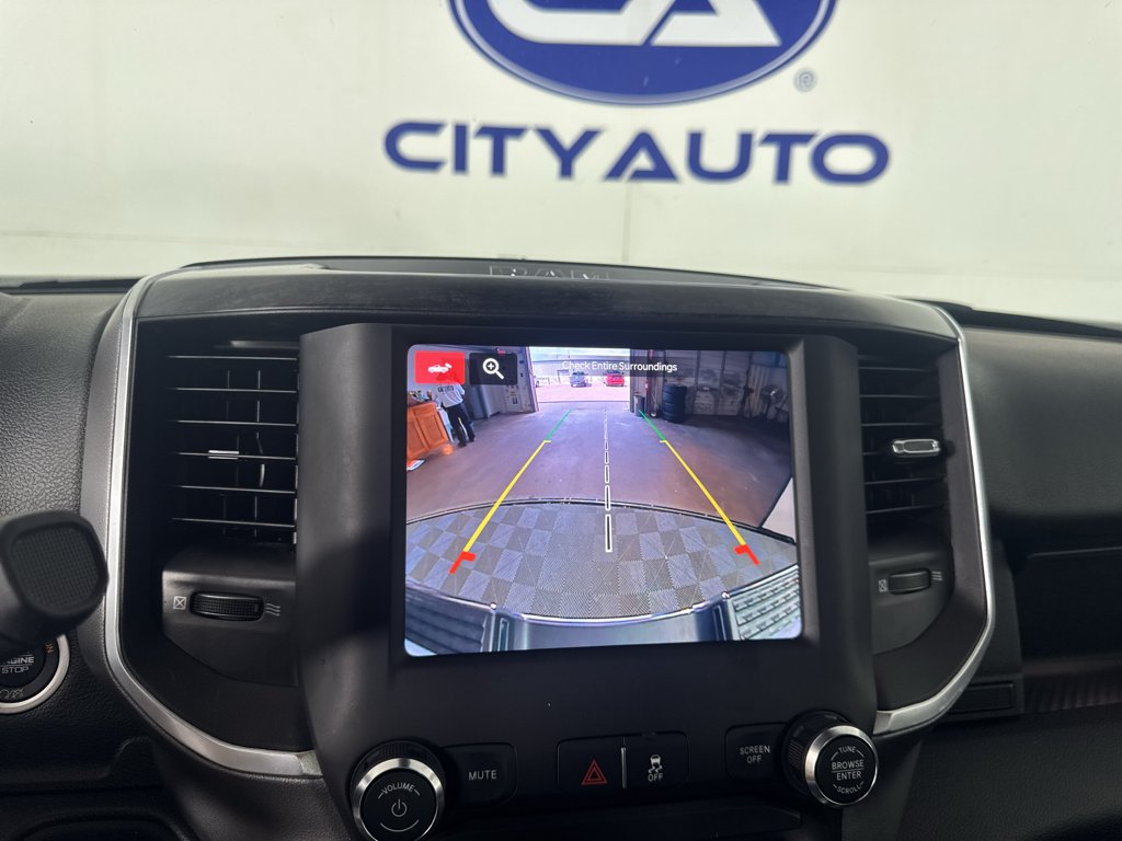 Vehicle photo 24