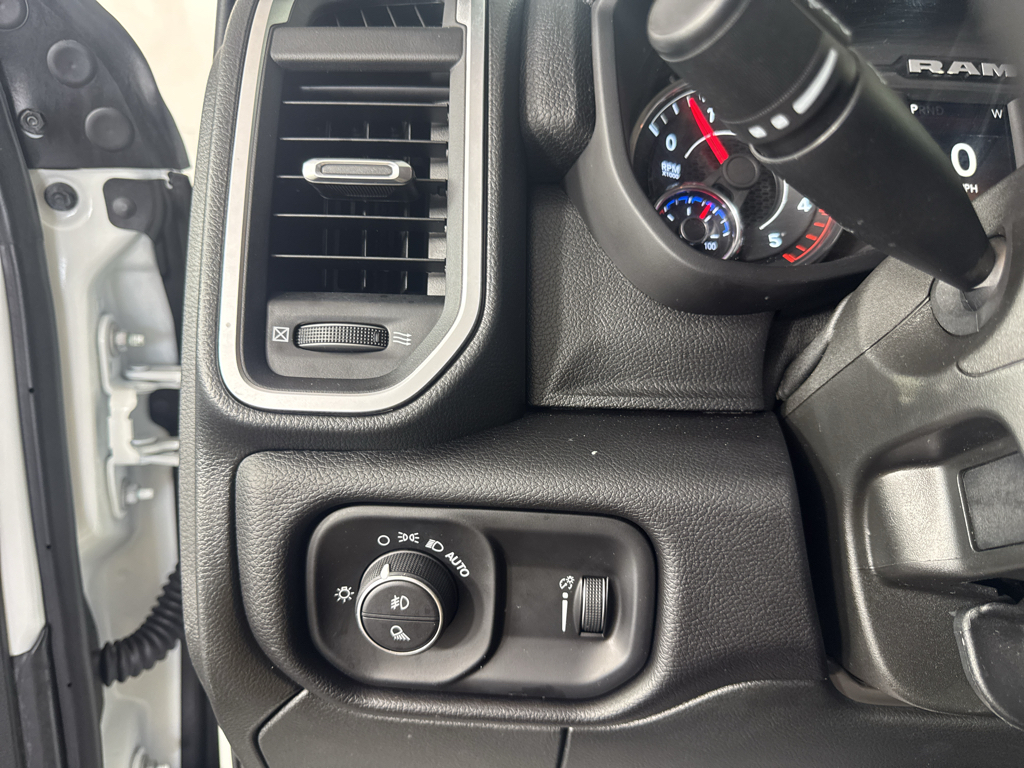 Vehicle photo 15