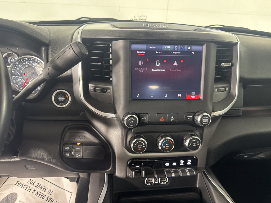 Vehicle photo 23