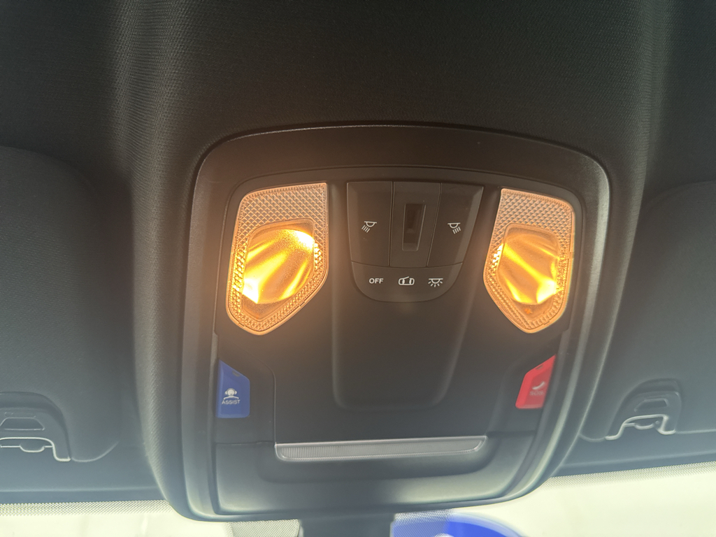 Vehicle photo 25
