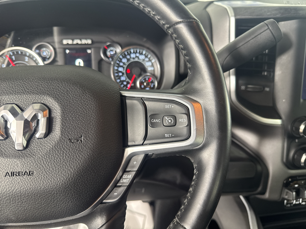 Vehicle photo 18