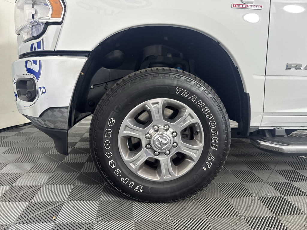 Vehicle photo 9