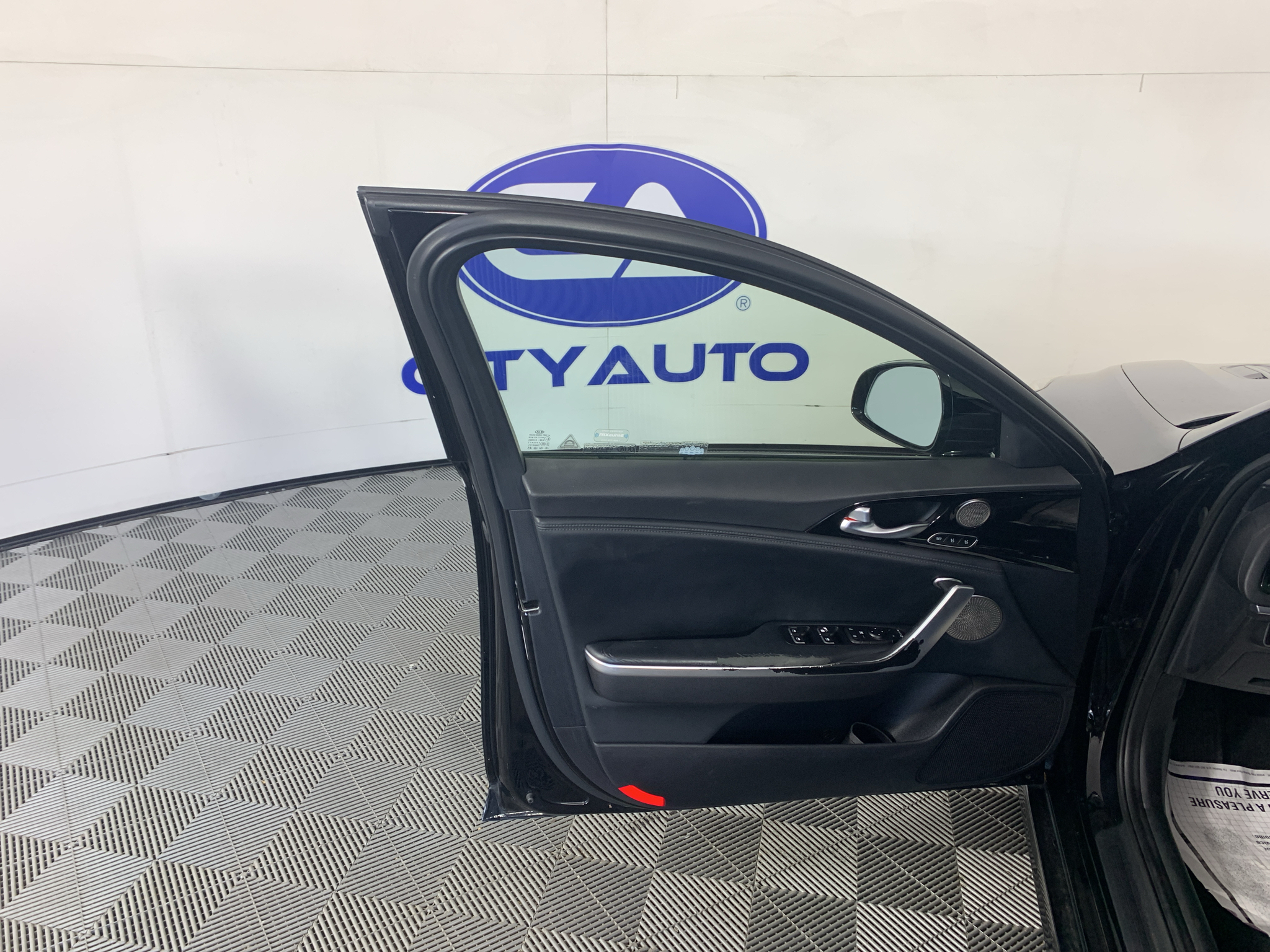 Used 2018 Kia Stinger Sedan