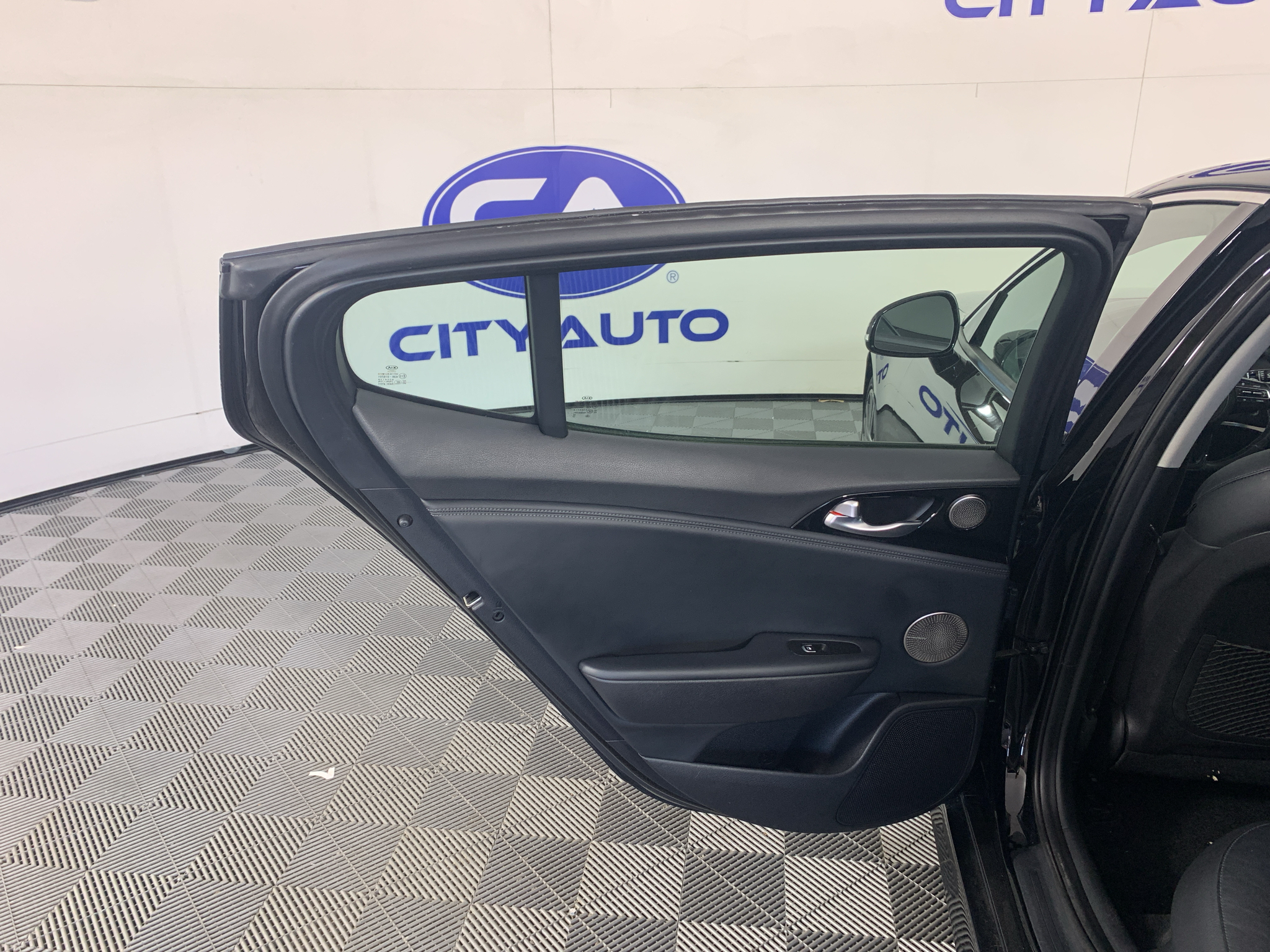 Used 2018 Kia Stinger Sedan