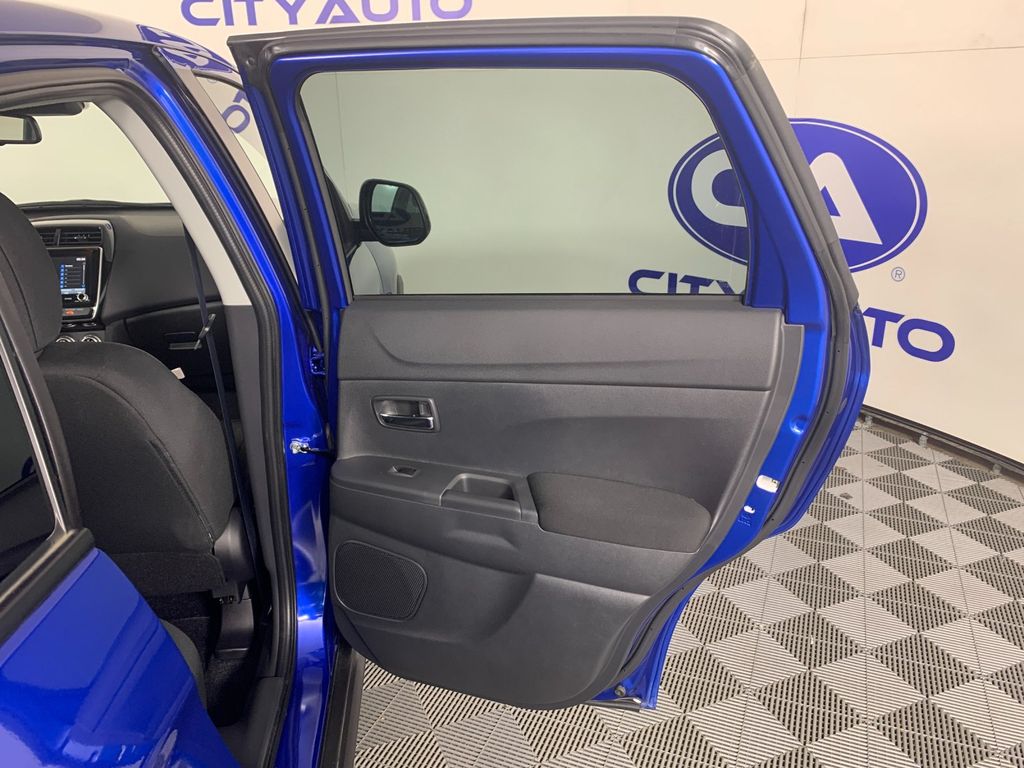 Vehicle photo 33