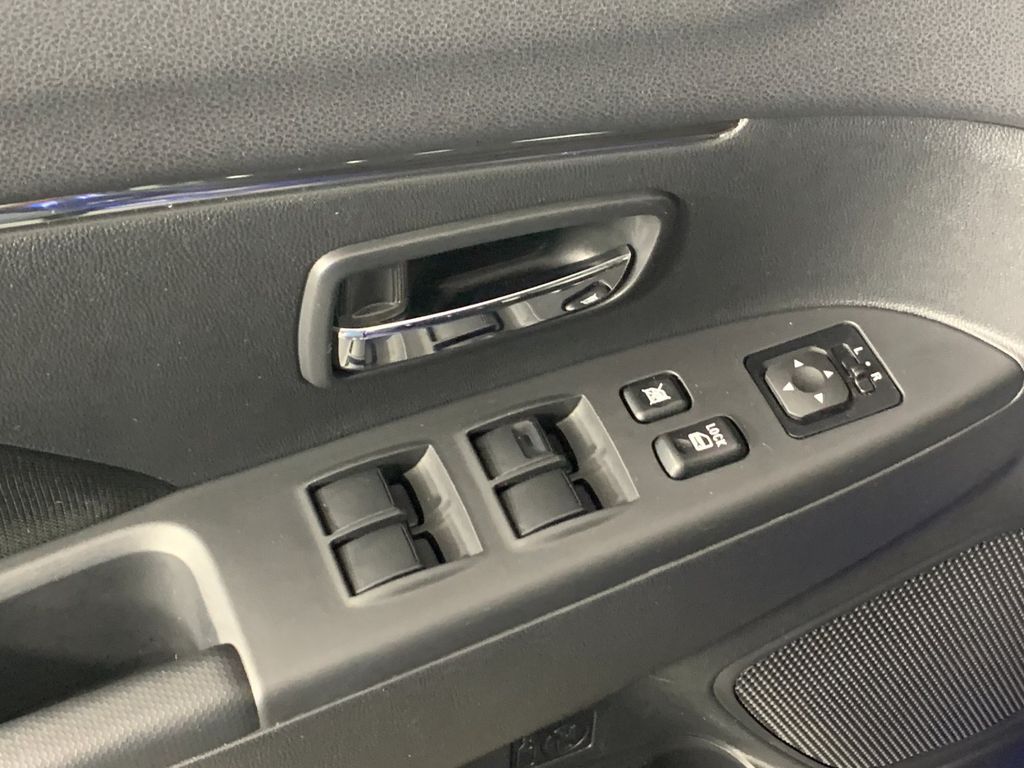 Vehicle photo 14