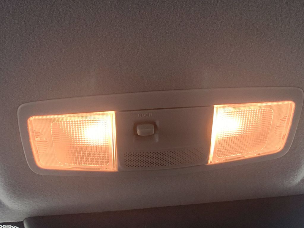 Vehicle photo 26