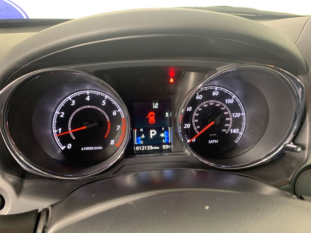 Vehicle photo 21