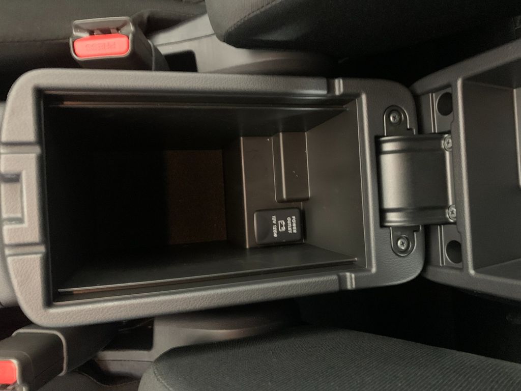 Vehicle photo 27
