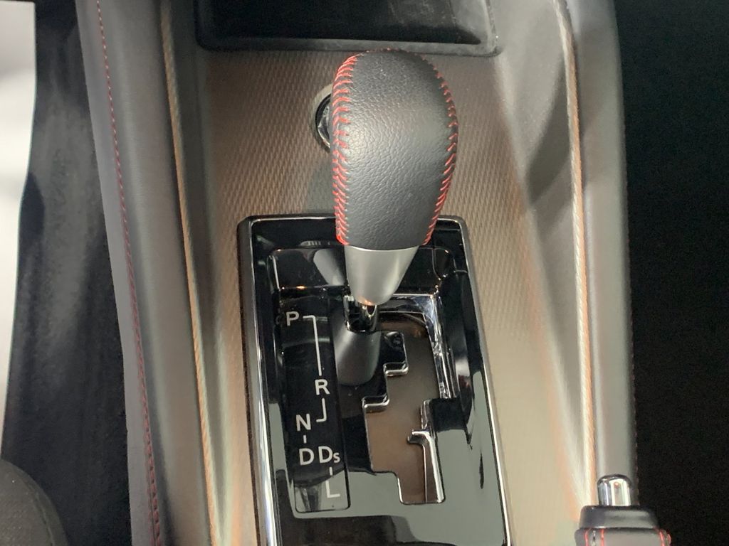 Vehicle photo 23