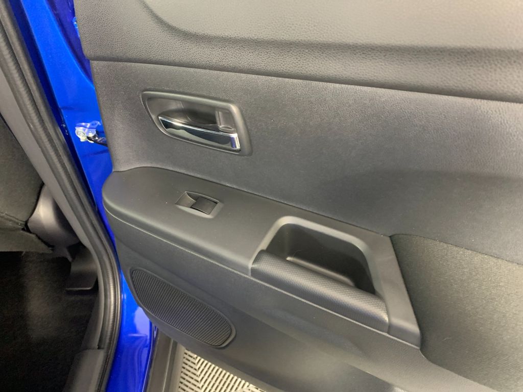 Vehicle photo 34