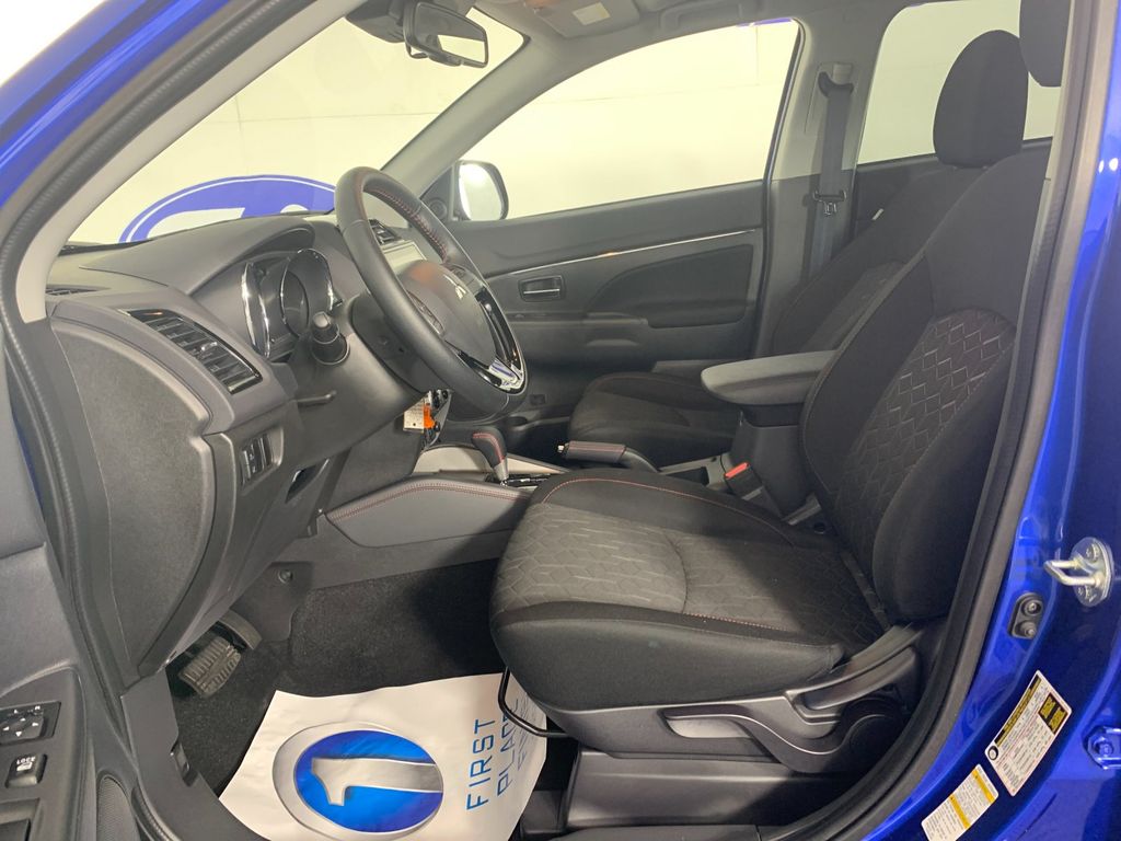 Vehicle photo 15