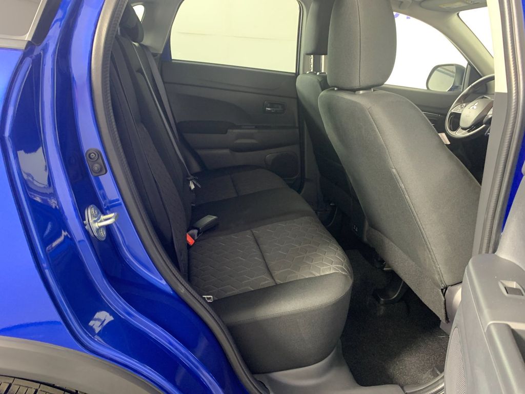 Vehicle photo 35