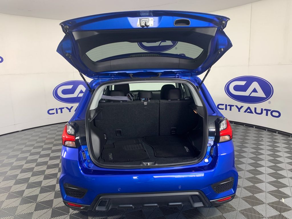 Vehicle photo 32