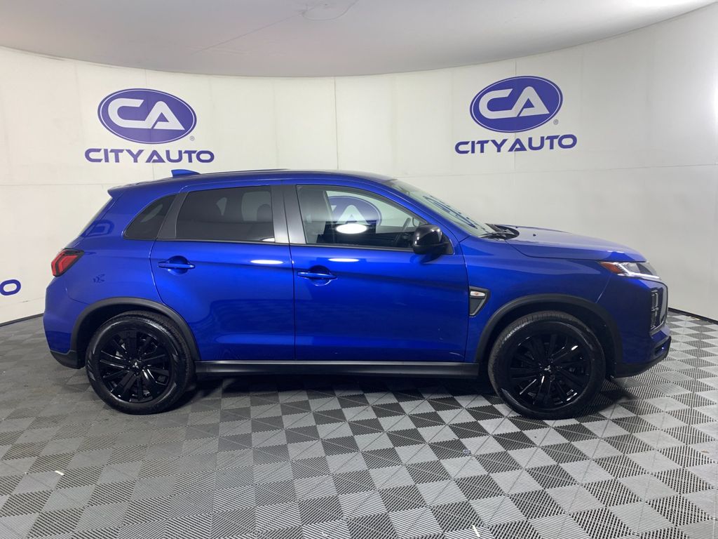 Vehicle photo 2