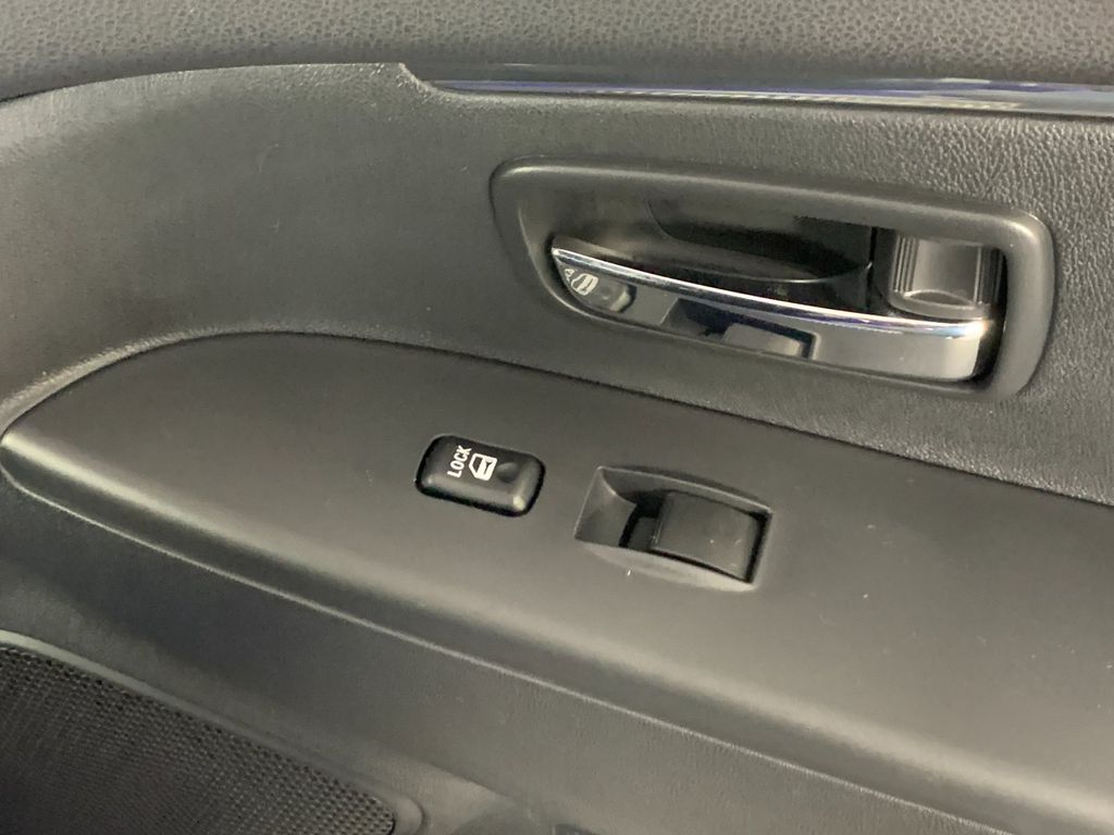 Vehicle photo 37