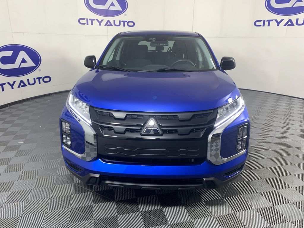 Vehicle photo 9