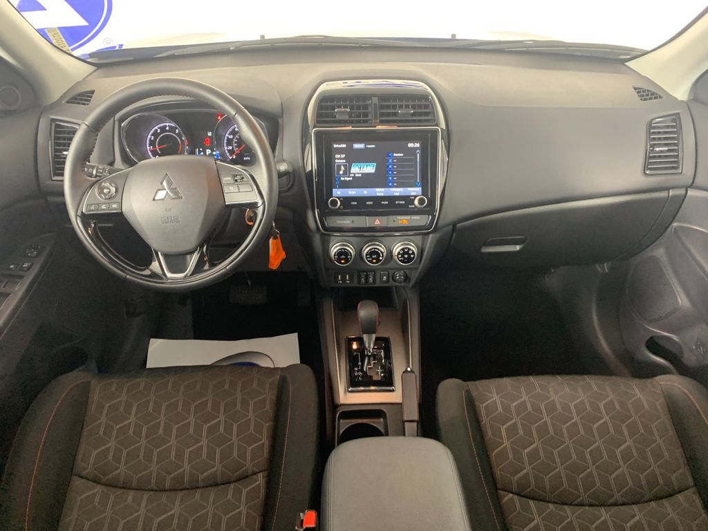 Vehicle photo 31
