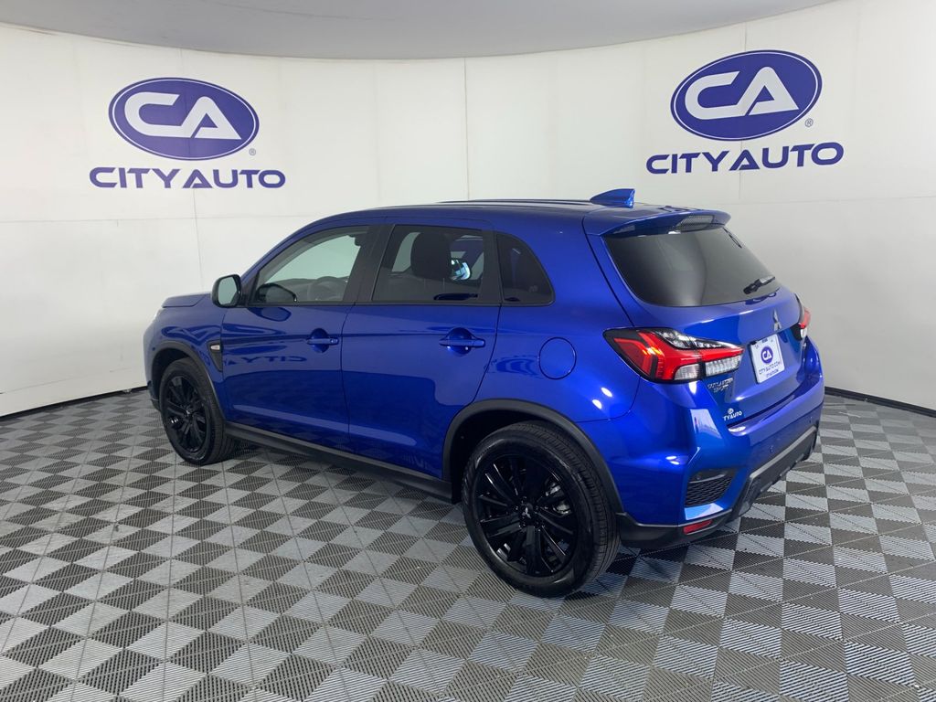 Vehicle photo 5