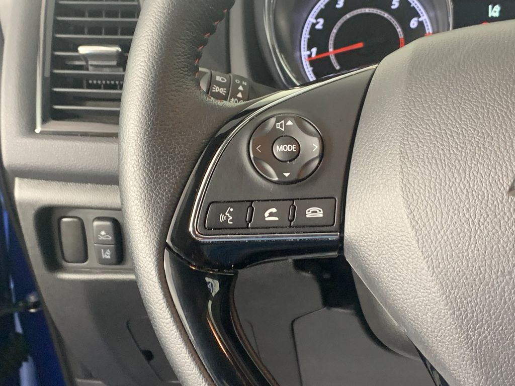 Vehicle photo 17