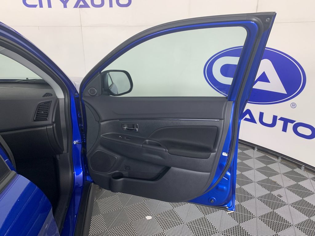 Vehicle photo 36