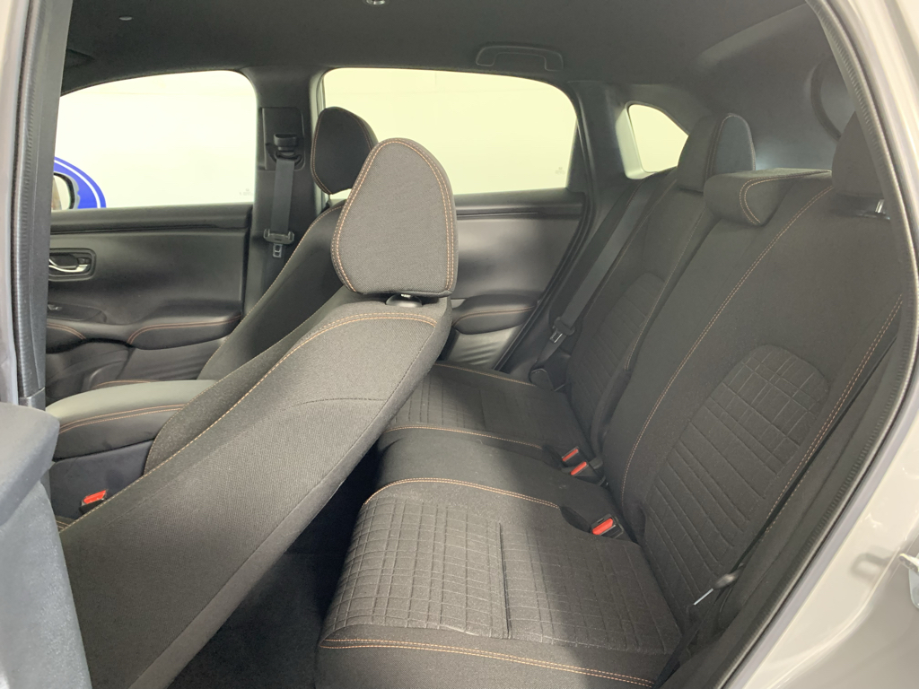 Vehicle photo 31
