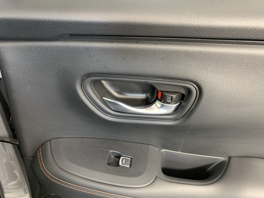 Vehicle photo 35