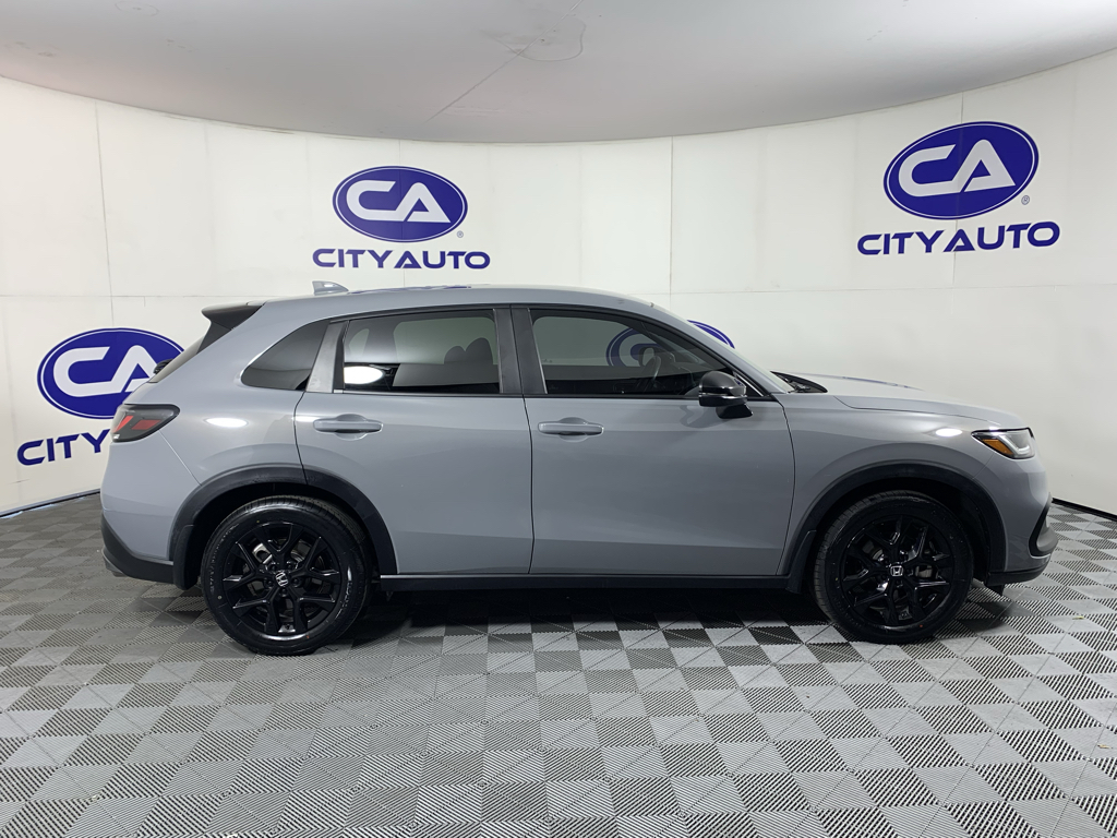 Vehicle photo 2