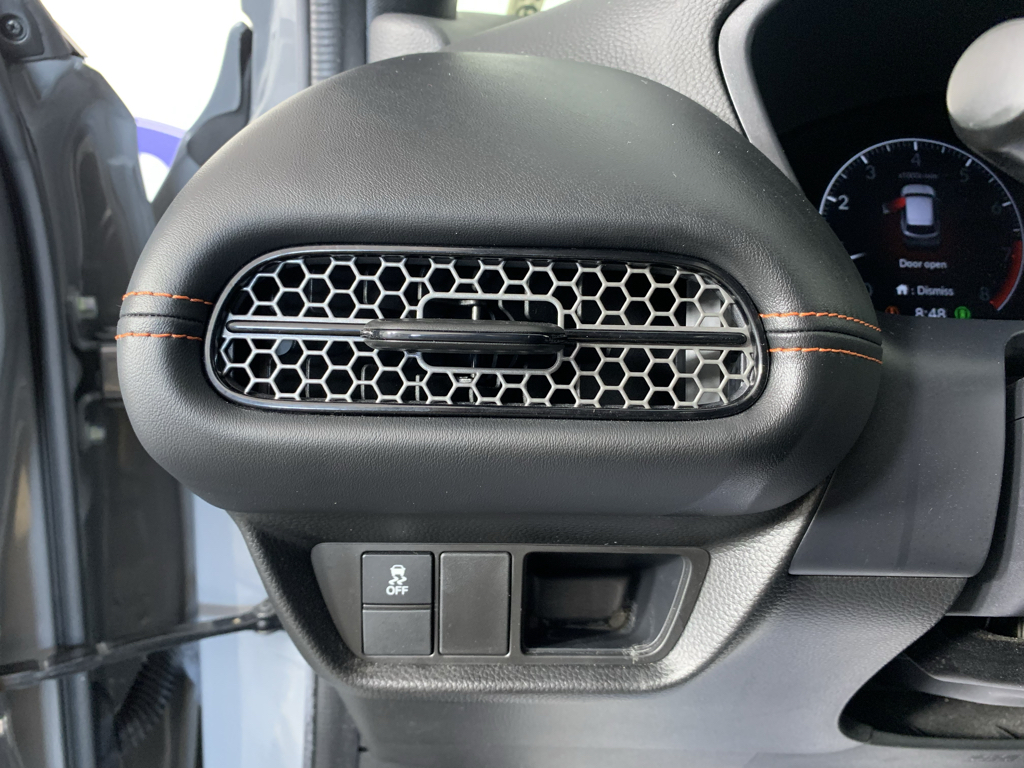 Vehicle photo 16