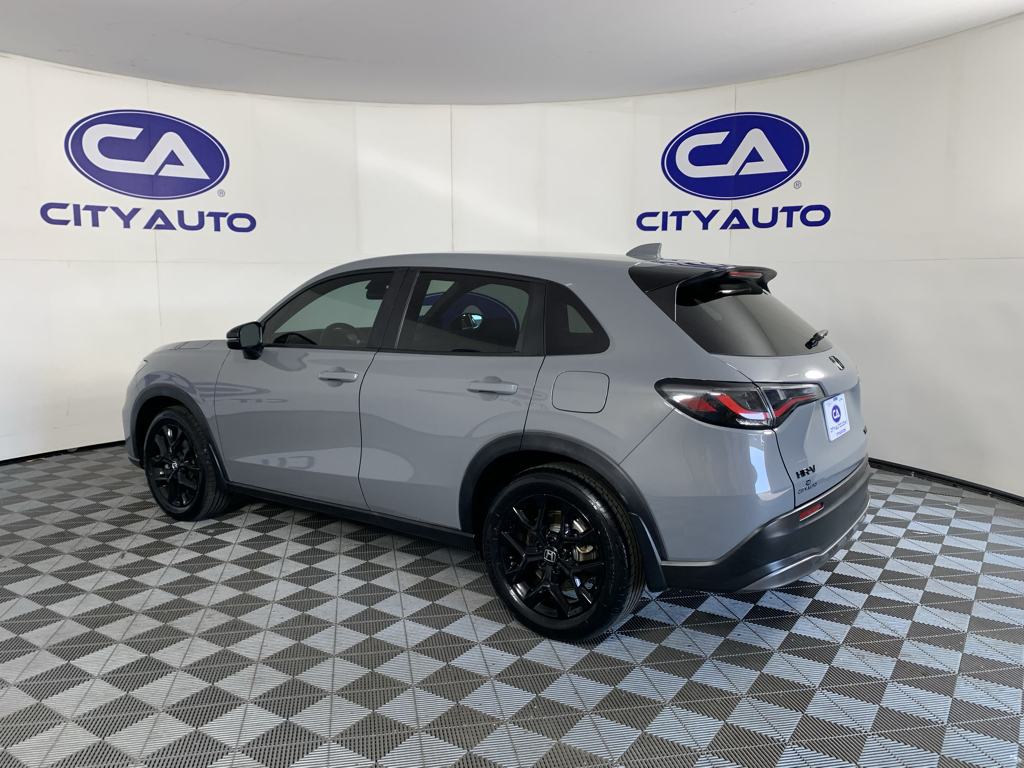 Vehicle photo 5