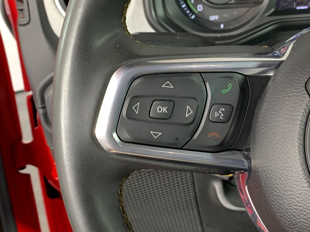 Vehicle photo 18