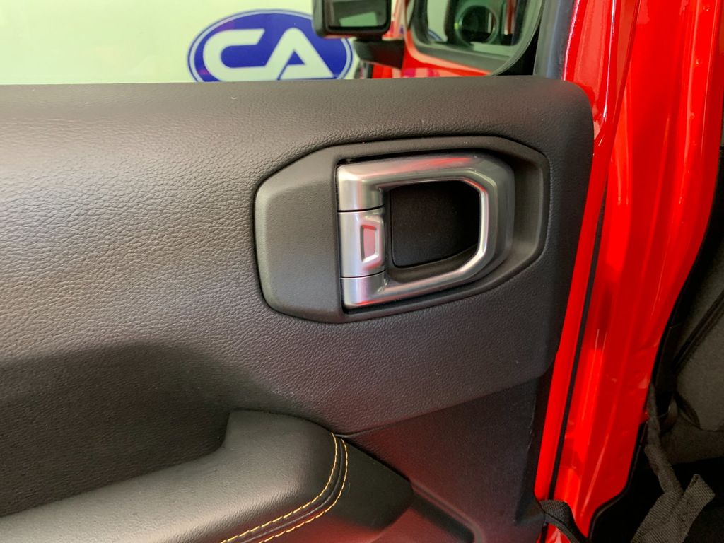 Vehicle photo 30