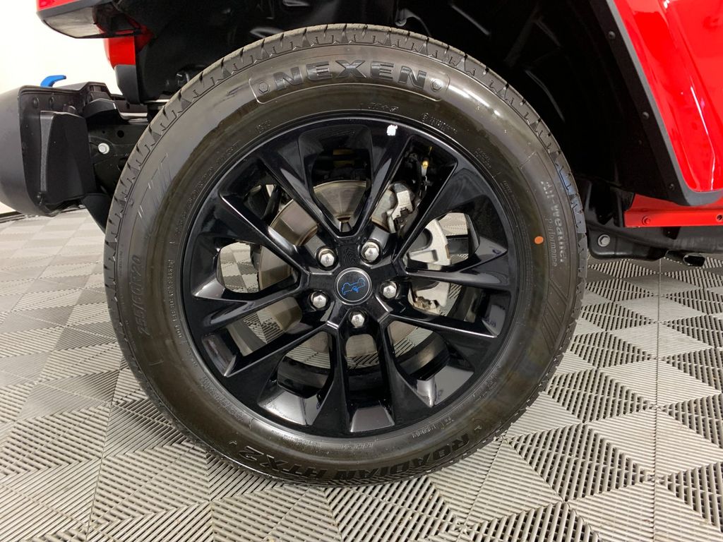 Vehicle photo 11