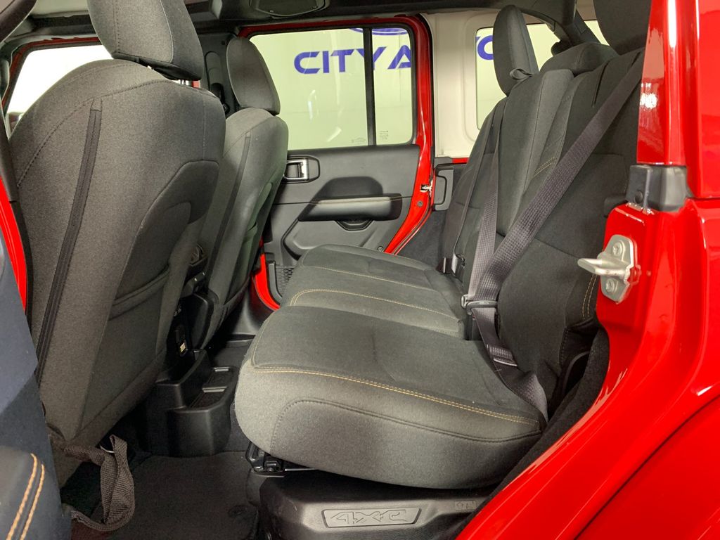 Vehicle photo 31