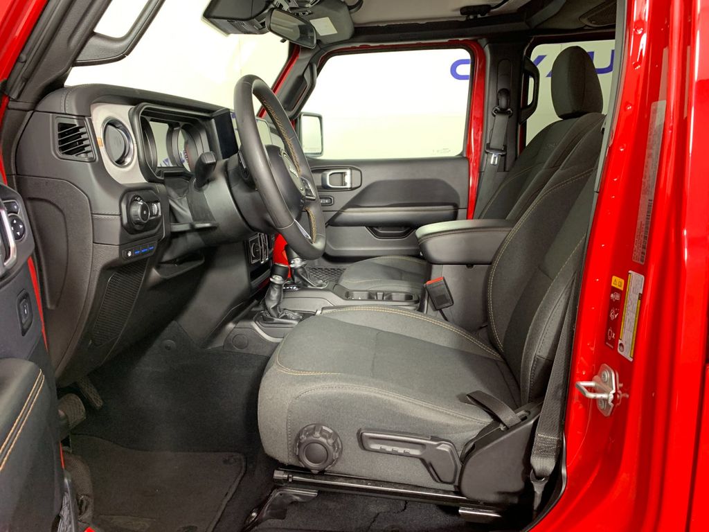 Vehicle photo 15