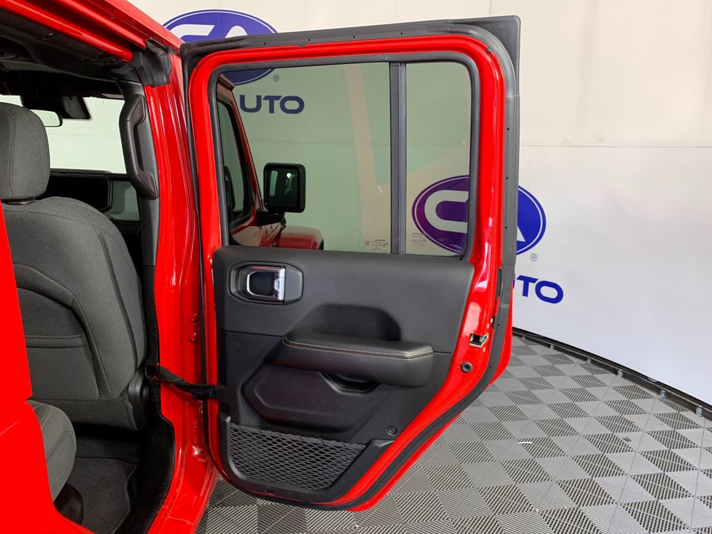 Vehicle photo 35