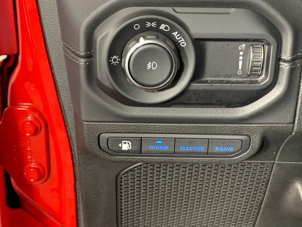 Vehicle photo 16