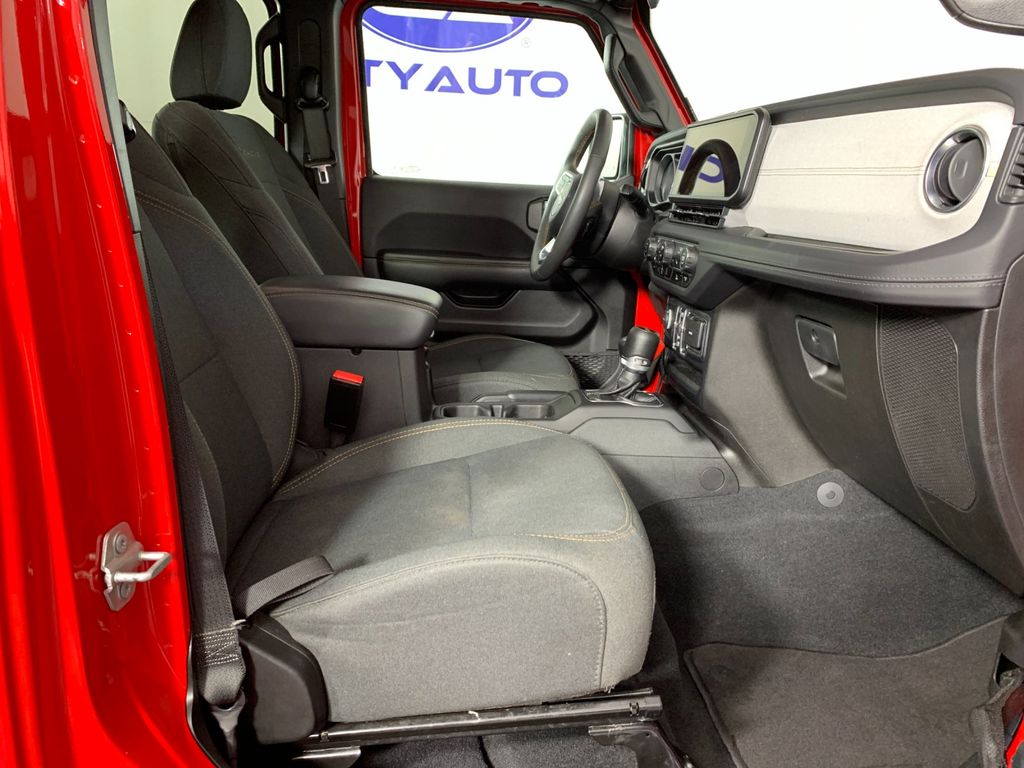 Vehicle photo 40
