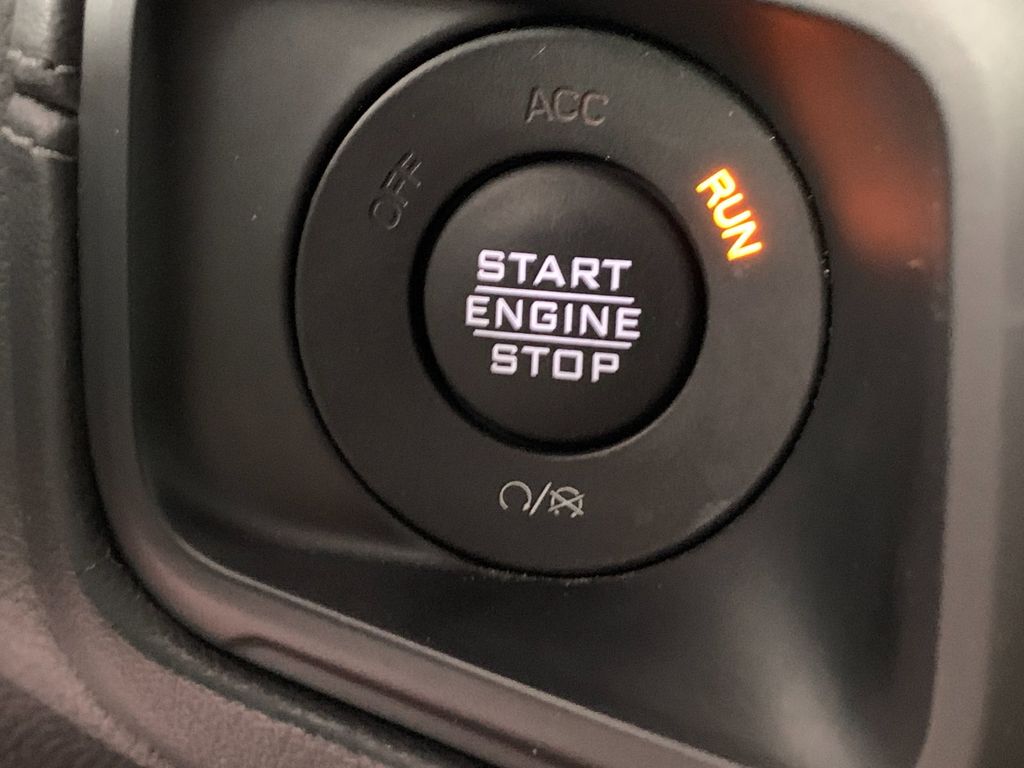 Vehicle photo 17