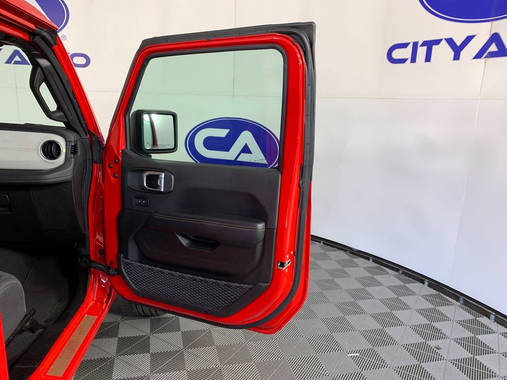 Vehicle photo 38