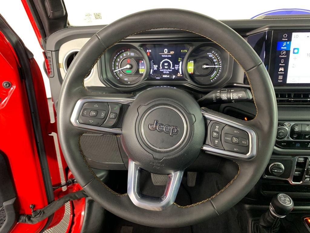 Vehicle photo 21