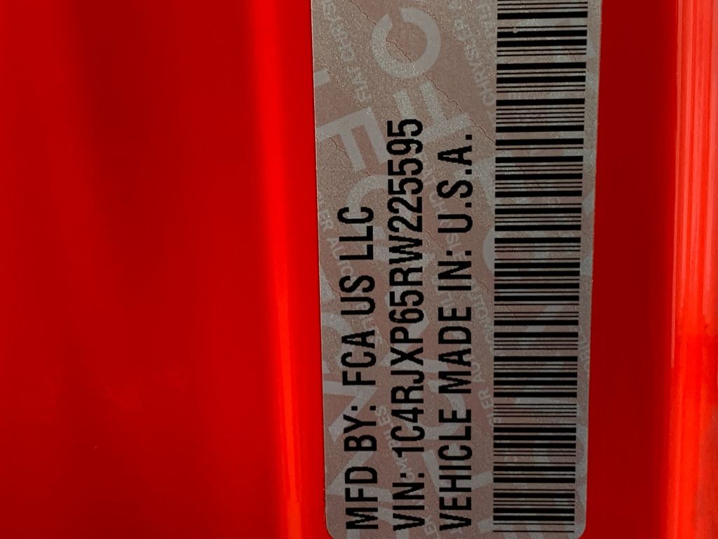 Vehicle photo 12