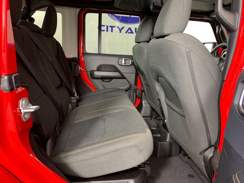 Vehicle photo 37