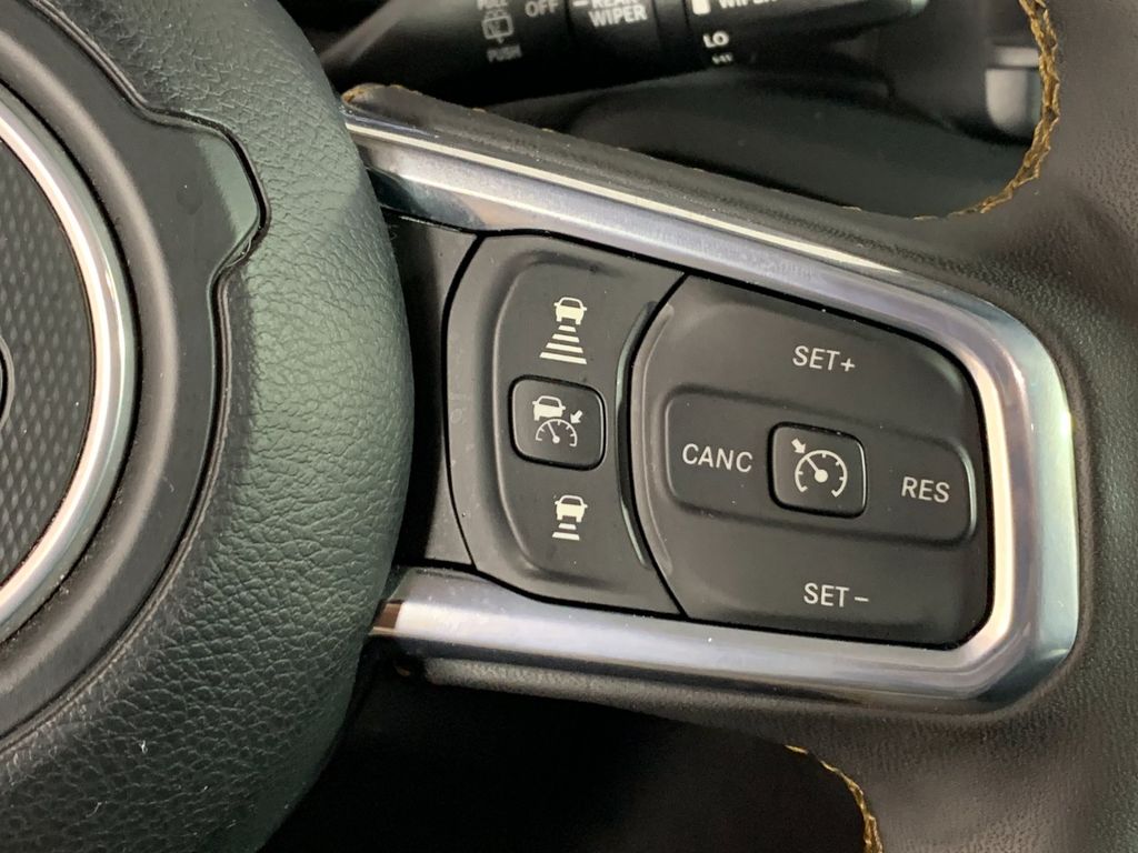 Vehicle photo 19