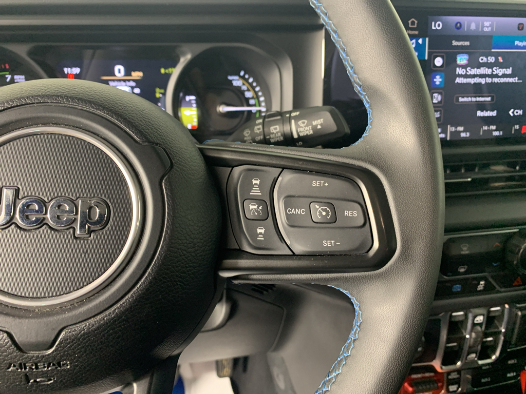 Vehicle photo 19