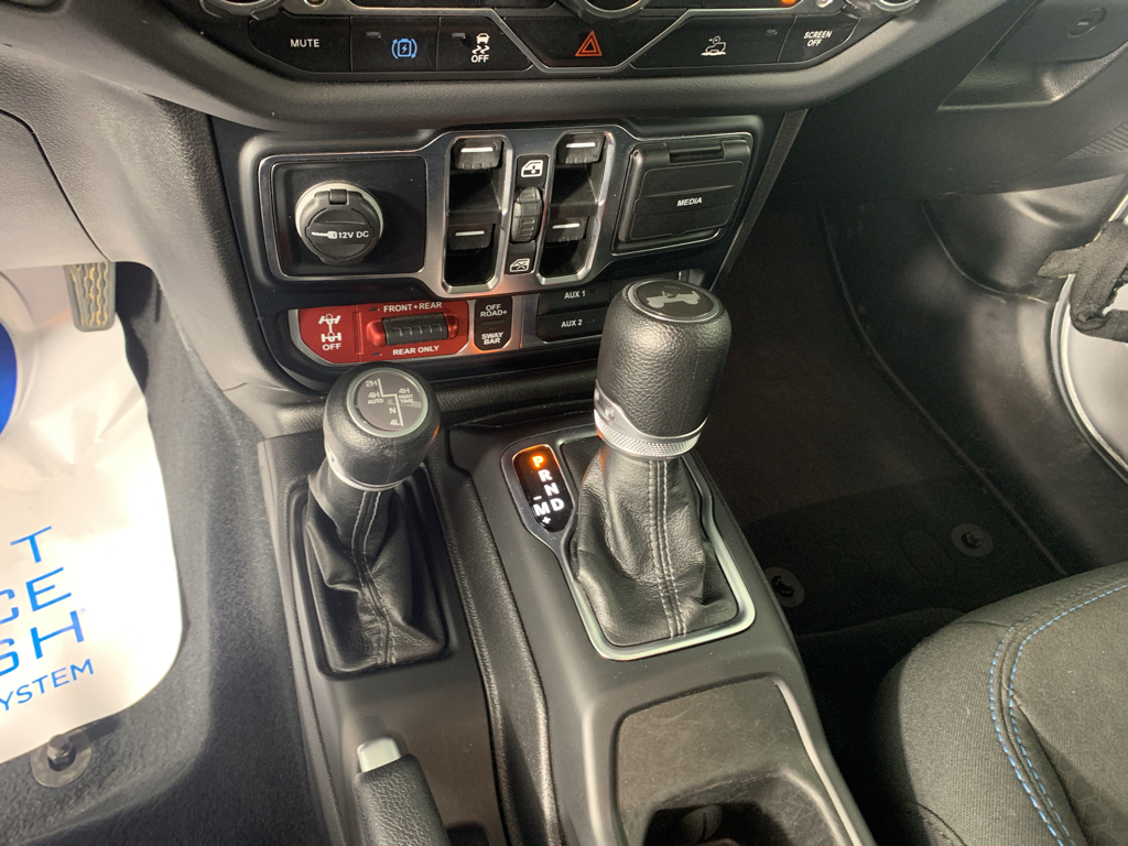 Vehicle photo 23