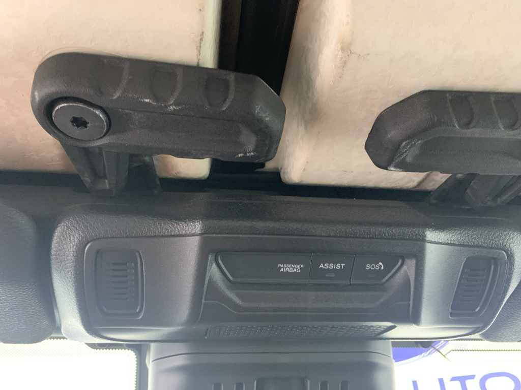 Vehicle photo 26